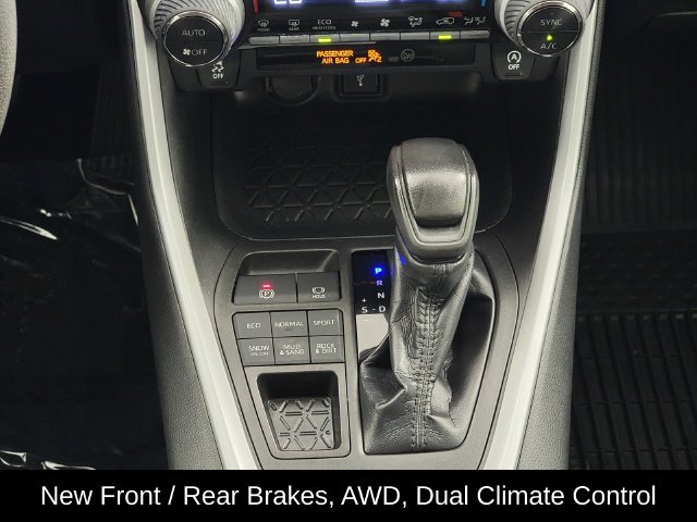 Used 2021 Toyota RAV4 XLE AWD/4WD image 23