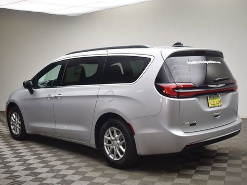 New 2026 Chrysler Pacifica Select image 12