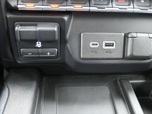Used 2019 Chevrolet Silverado 1500 High Country w/ High Country Premium Package AWD/4WD image 32