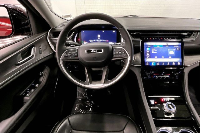 Used 2023 Jeep Grand Cherokee L Limited w/ Black Appearance Package AWD/4WD image 6