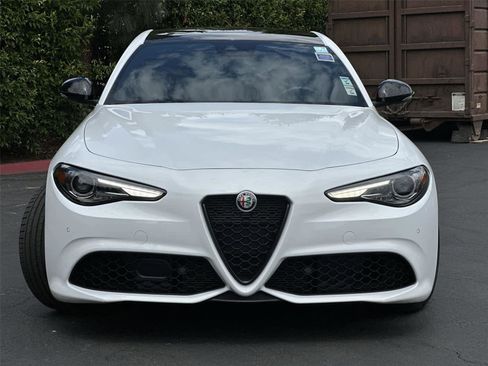 Used 2023 Alfa Romeo Giulia Veloce RWD image 7
