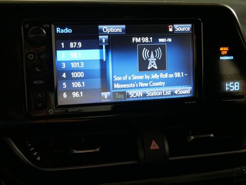 Used 2018 Toyota C-HR XLE FWD image 22
