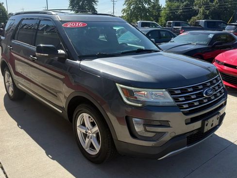 Used 2016 Ford Explorer XLT w/ Equipment Group 202A AWD/4WD image 2