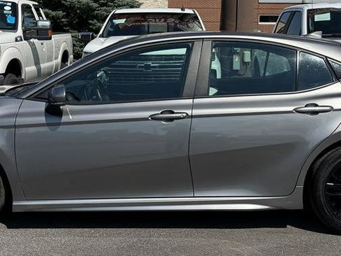 Used 2025 Toyota Camry SE FWD image 7