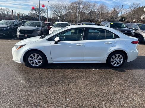 Used 2024 Toyota Corolla LE image 4
