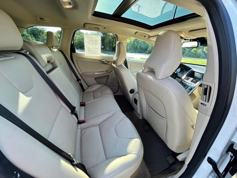 Used 2015 Volvo XC60 T6 Platinum image 14
