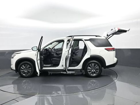Used 2025 Nissan Pathfinder SV AWD/4WD image 32
