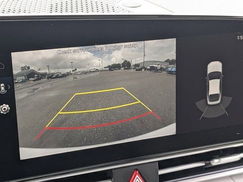 Used 2023 Hyundai Elantra Limited image 12