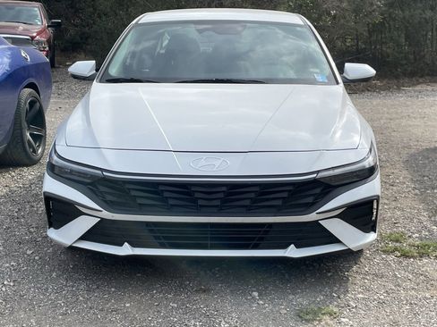 Used 2024 Hyundai Elantra SEL image 2