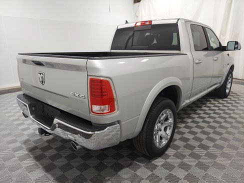 Used 2018 RAM 1500 Laramie AWD/4WD image 3
