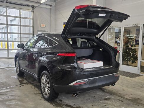 Used 2021 Toyota Venza XLE w/ Softex Package image 9