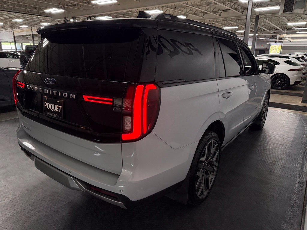 Used 2025 Ford Expedition Platinum w/ Platinum Ultimate Package AWD/4WD image 4