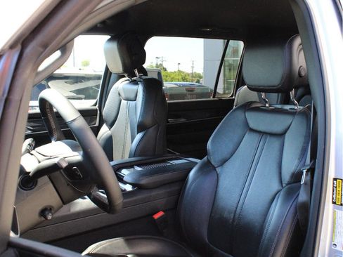 Certified 2023 Jeep Wagoneer 4WD image 10