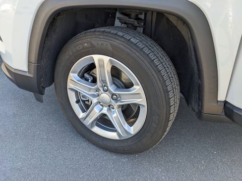 Used 2023 Jeep Compass Latitude image 37