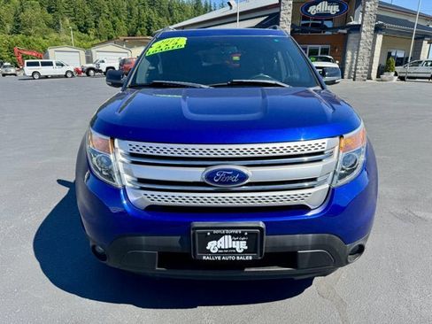 Used 2013 Ford Explorer XLT image 2