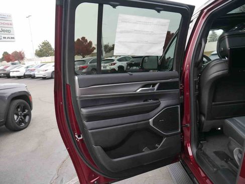 New 2025 Jeep Wagoneer L Series II image 15