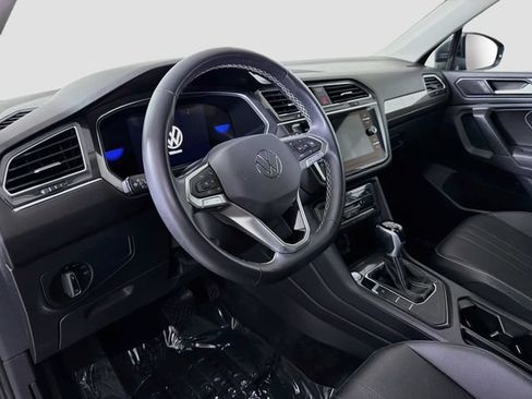 Used 2023 Volkswagen Tiguan SE FWD image 9