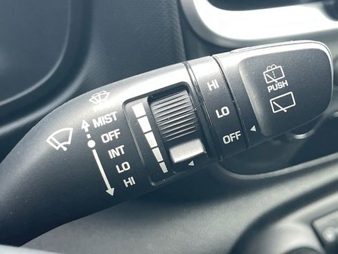 Used 2020 Hyundai Venue SEL FWD image 25