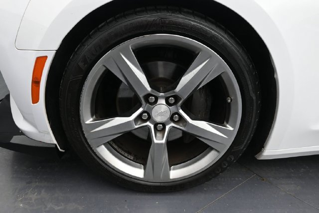 Used 2017 Chevrolet Camaro SS RWD image 22