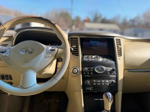 Used 2014 INFINITI QX70 3.7 Sport Utility 4D w/ Premium Package image 30