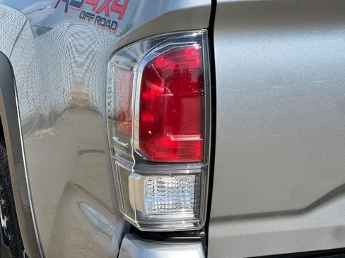 Used 2023 Toyota Tacoma TRD Off-Road w/ TRD Premium Off Road Package AWD/4WD image 23