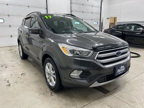Used 2017 Ford Escape SE w/ Equipment Group 201A image 3