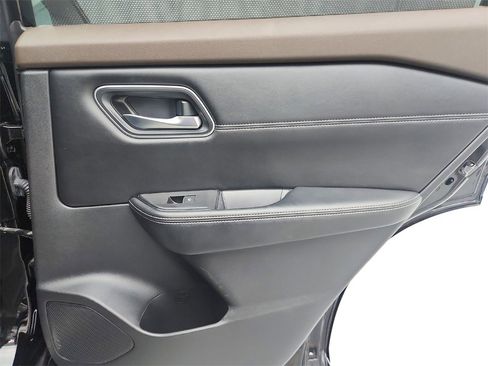 Used 2022 Nissan Rogue Platinum w/ Head-Up Display Package image 29