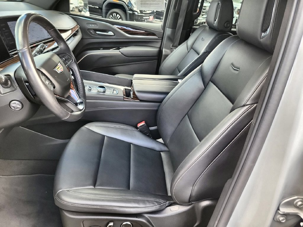 Used 2024 Cadillac Escalade Luxury RWD image 18