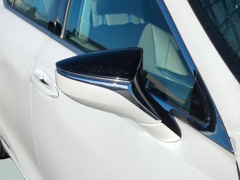 Used 2020 Lexus ES 300h w/ Premium Package image 11