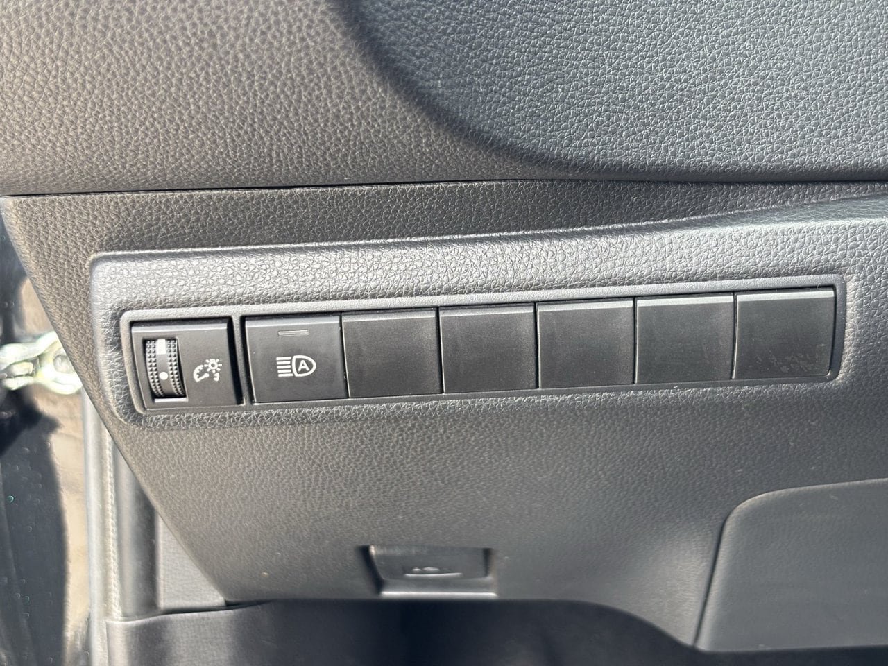 Used 2024 Toyota Corolla LE FWD image 29