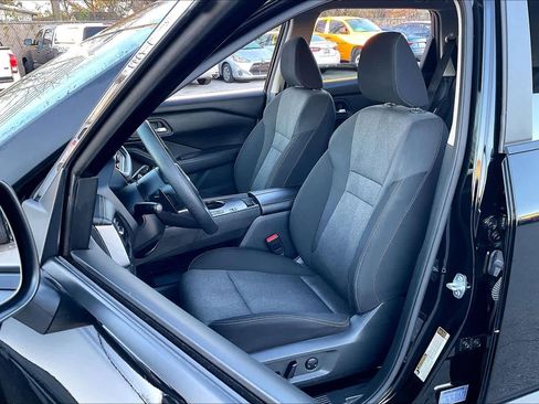 Used 2024 Nissan Rogue SV image 8