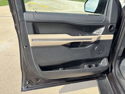 Used 2024 Ford Expedition Limited image 15