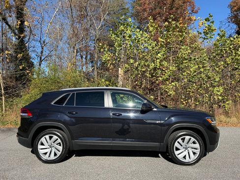 Used 2022 Volkswagen Atlas Cross Sport SE w/ Panoramic Sunroof Package image 5