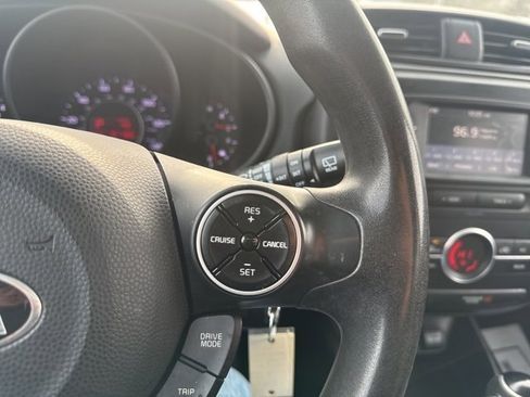 Used 2017 Kia Soul + image 20