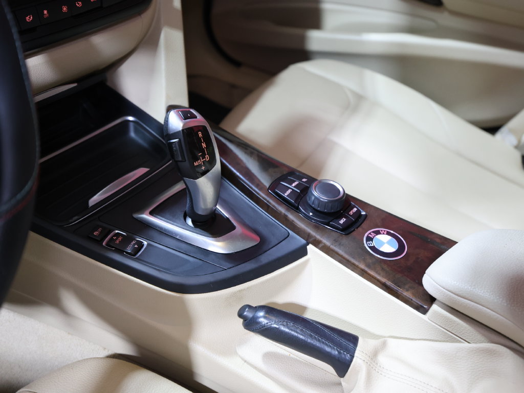Used 2014 BMW 320i Sedan RWD image 20