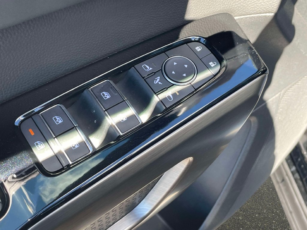 Used 2025 Nissan Pathfinder Platinum w/ Cargo Package FWD image 22