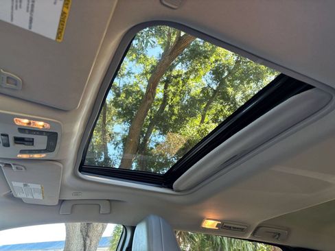 Used 2025 Toyota Sienna XLE FWD image 26