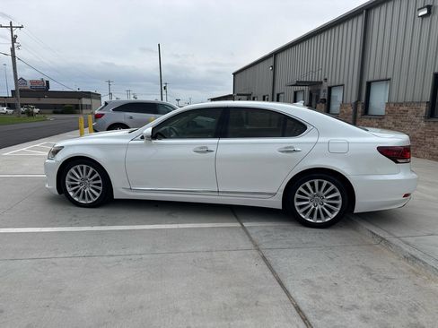 Used 2013 Lexus LS 460 w/ Comfort Pkg RWD image 17