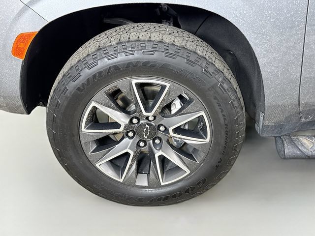 Used 2022 Chevrolet Tahoe Z71 w/ Luxury Package AWD/4WD image 33
