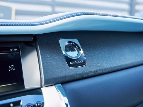 Used 2022 Rolls-Royce Cullinan w/ Cullinan Package image 85