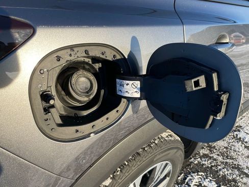 Used 2023 Nissan Rogue SV image 54