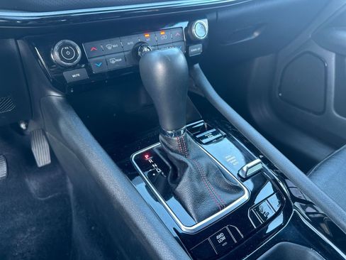 Used 2025 Jeep Compass Trailhawk image 40