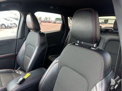 Used 2025 Ford Escape ST-Line Select AWD/4WD image 3