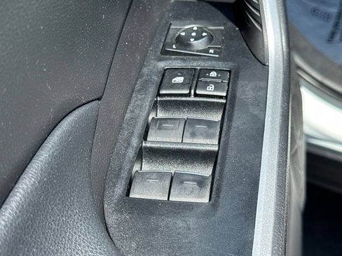 Used 2022 Toyota RAV4 XLE w/ Convenience Package FWD image 21