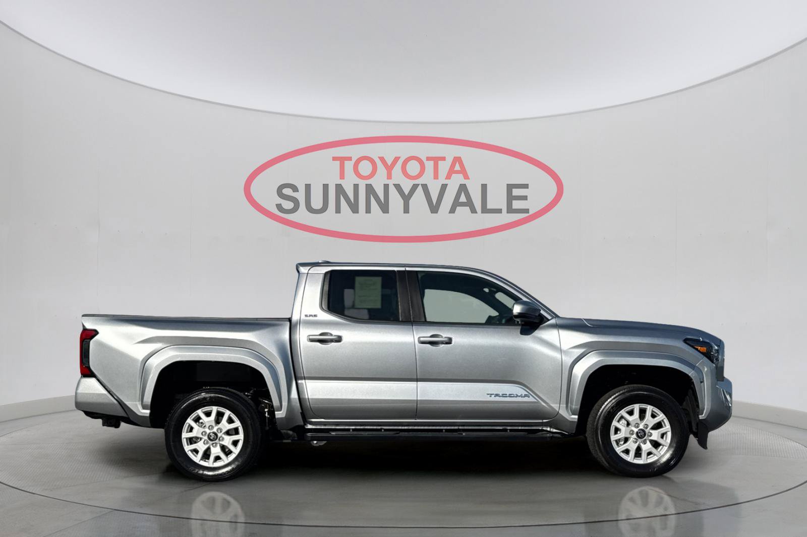 Certified 2025 Toyota Tacoma SR5 w/ SR5 Upgrade Package AWD/4WD image 10