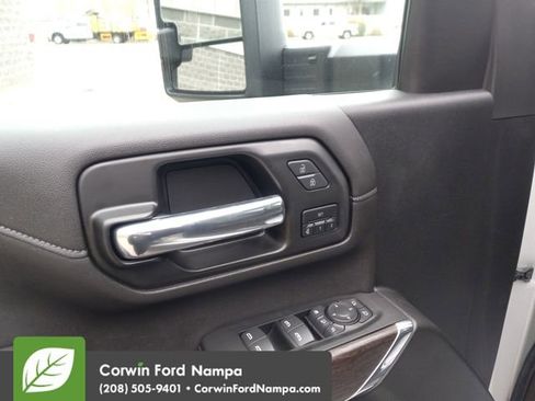 Used 2022 GMC Sierra 3500 Denali w/ Denali Ultimate Package image 11