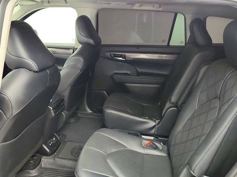 Used 2020 Toyota Highlander Platinum image 22