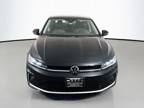 Used 2025 Volkswagen Jetta SEL FWD image 2