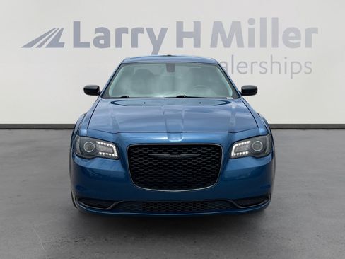Used 2020 Chrysler 300 Touring w/ Sport Appearance Package RWD image 8