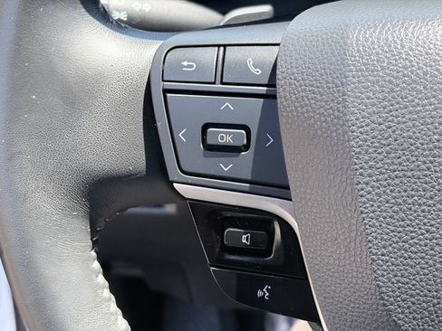 Used 2025 Toyota Camry SE FWD image 13